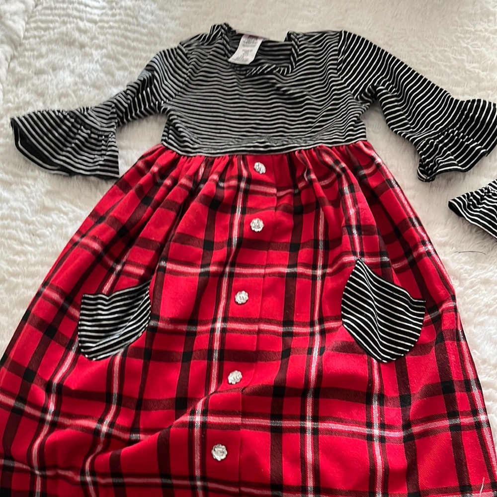 Like new winter dresses size 6 and 3T